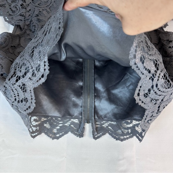 WHITE HOUSE BLACK MARKET Women’s Size 6 Top Blouse Cropped Tee Shirt Lace Lined - Picture 6 of 13